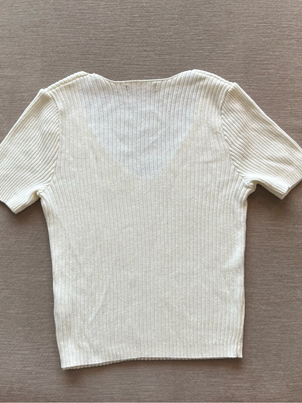Brandy Melville Cream Ribbed V-Neck Short Sleeve Top - Picture 2 of 3